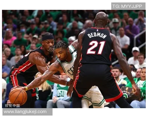 热火与绿军精彩对决全场回放回顾赛场激烈瞬间与精彩表现分析